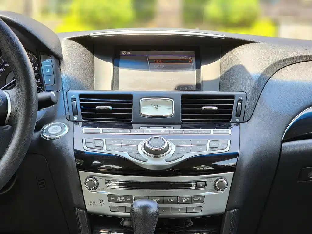 Infiniti Q70 — миниатюра 18