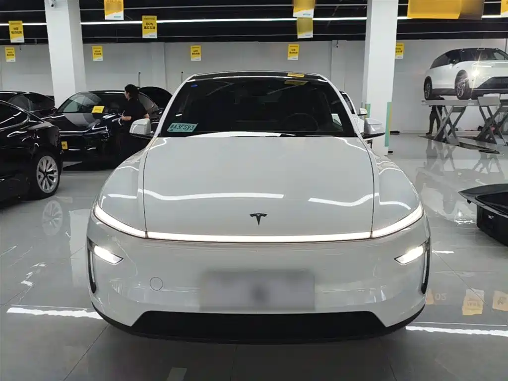 Tesla Model Y L