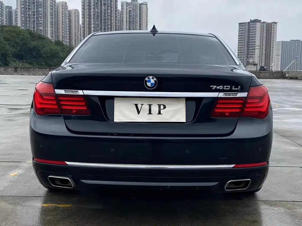 BMW 7 Series — миниатюра 5