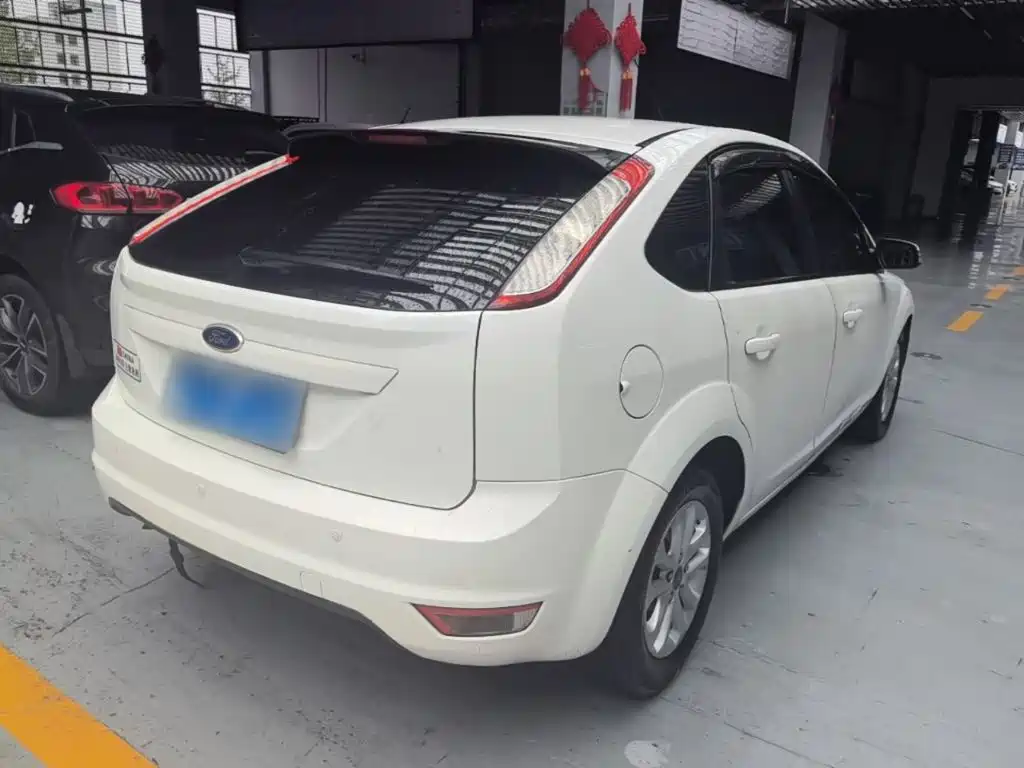 Ford Focus 2013 1.8L MT