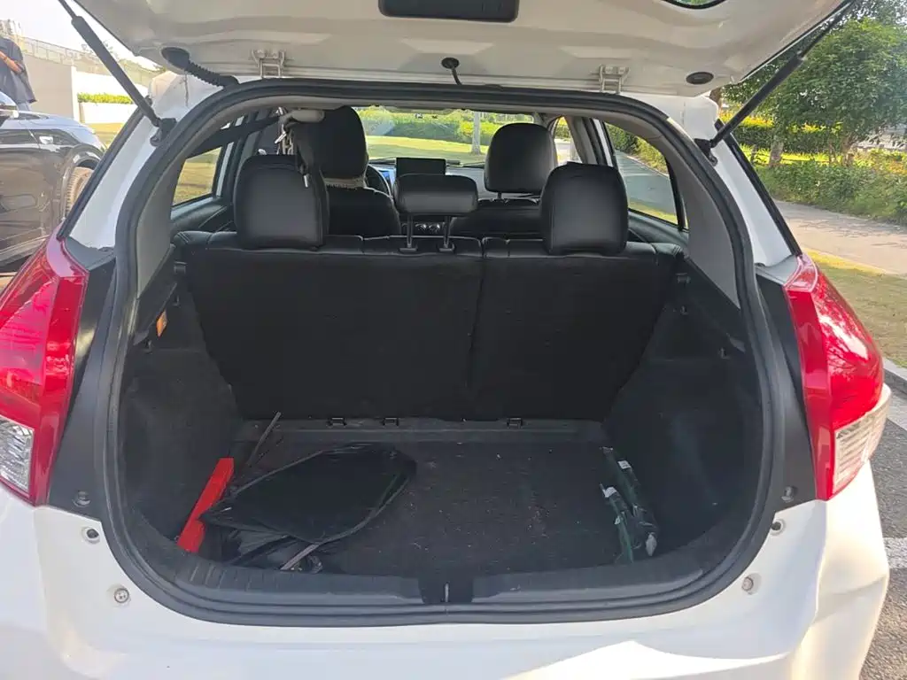Toyota Yaris L — миниатюра 19