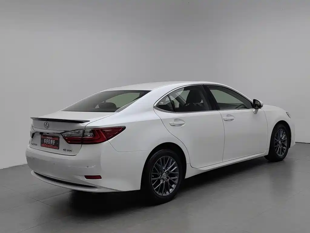 Lexus ES — миниатюра 2