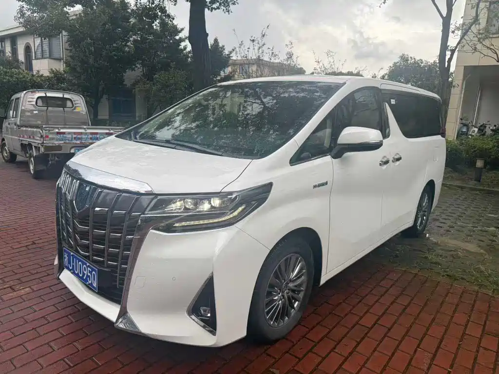 Toyota Alphard — миниатюра 2