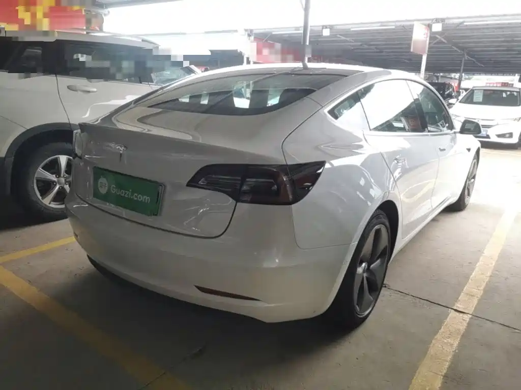 Tesla Model 3 — миниатюра 7