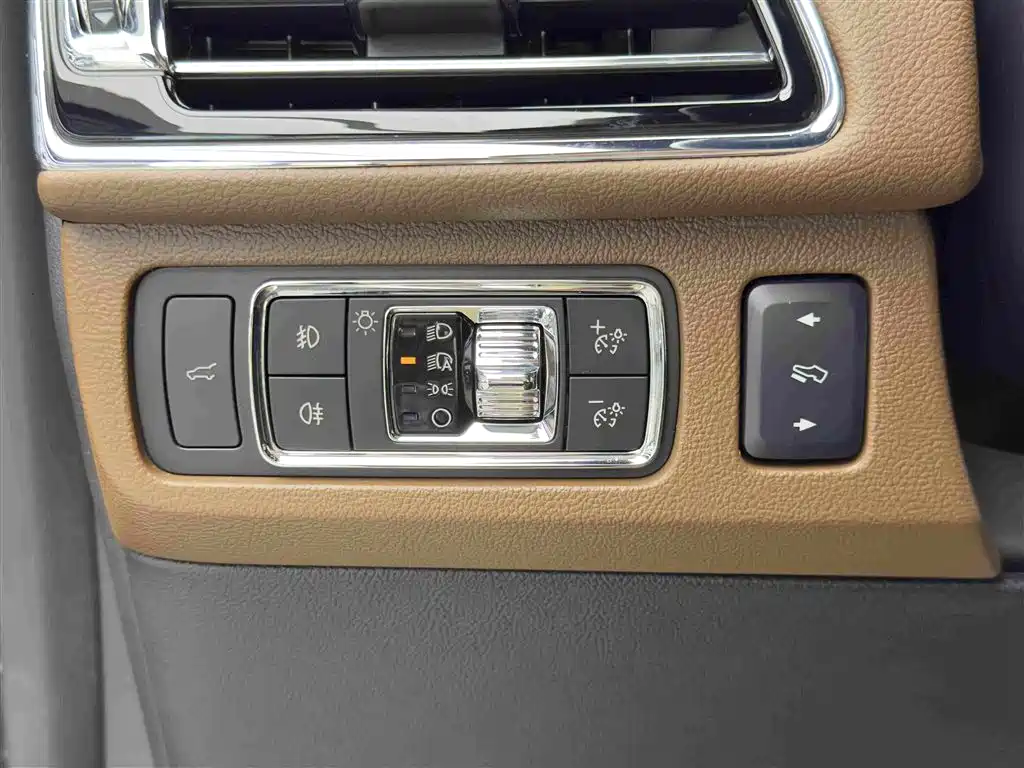 Lincoln Navigator — миниатюра 18