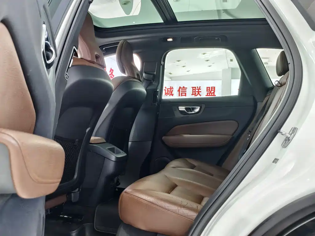 Volvo XC60 2022 B5 Luxury