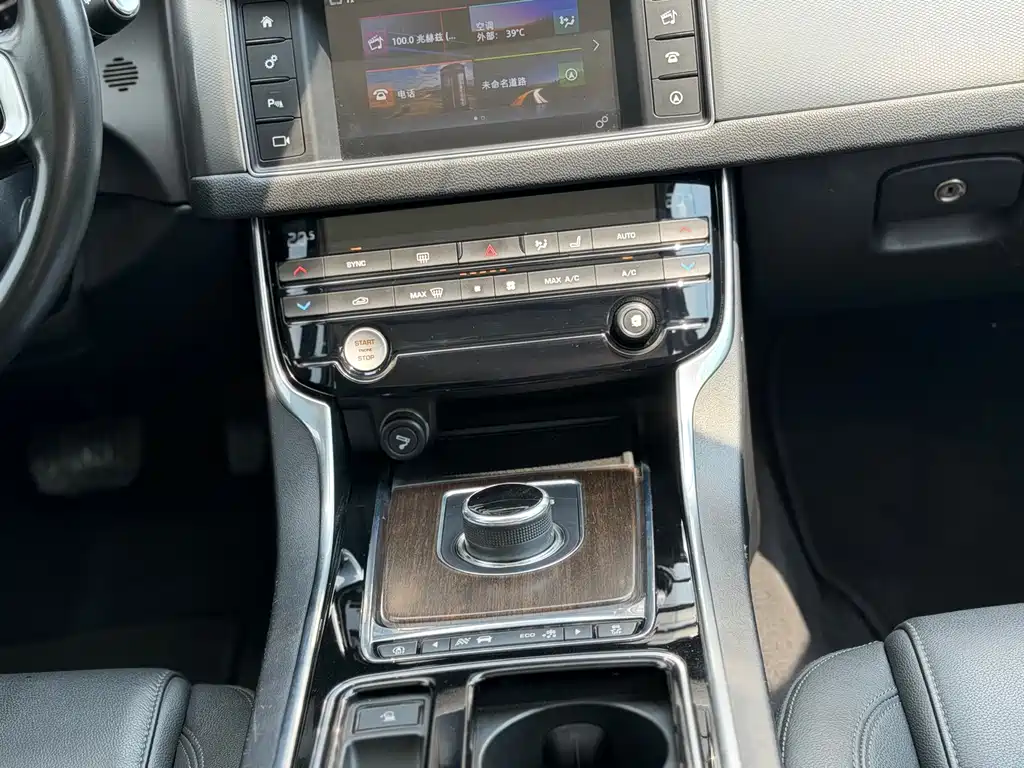 Jaguar XFL — миниатюра 11