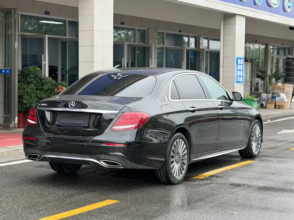 Mercedes-Benz E-Class — миниатюра 11