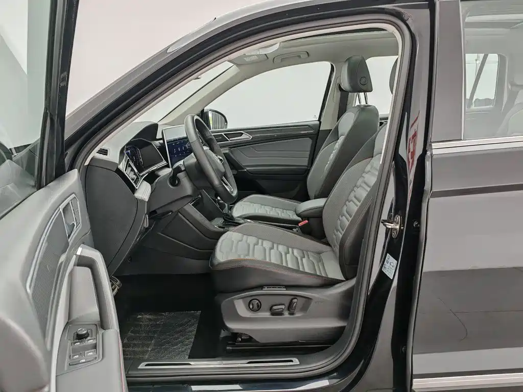 Volkswagen Tiguan L L 2023 330TSI AT R-Line Flagship