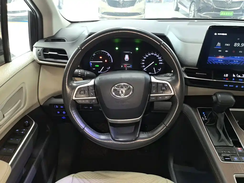 Toyota Sienna — миниатюра 11