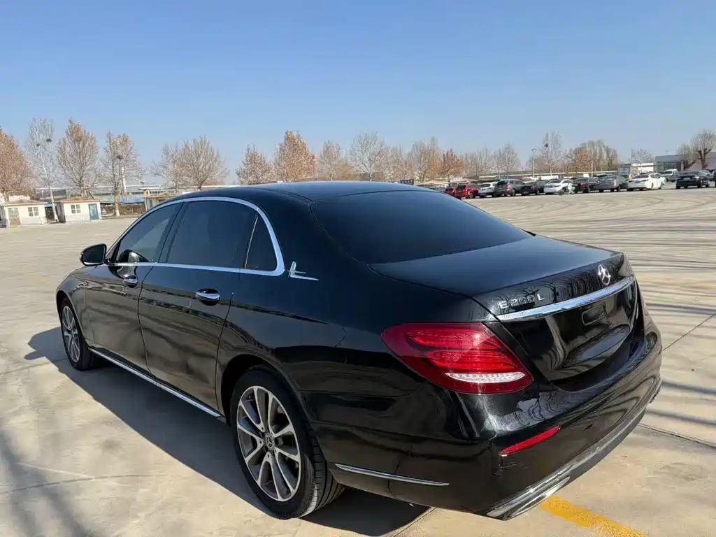 MERCEDES-BENZ E CLASS