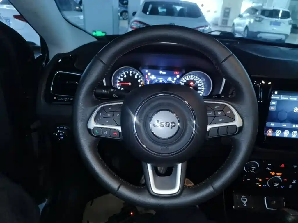 Jeep Compass — миниатюра 11