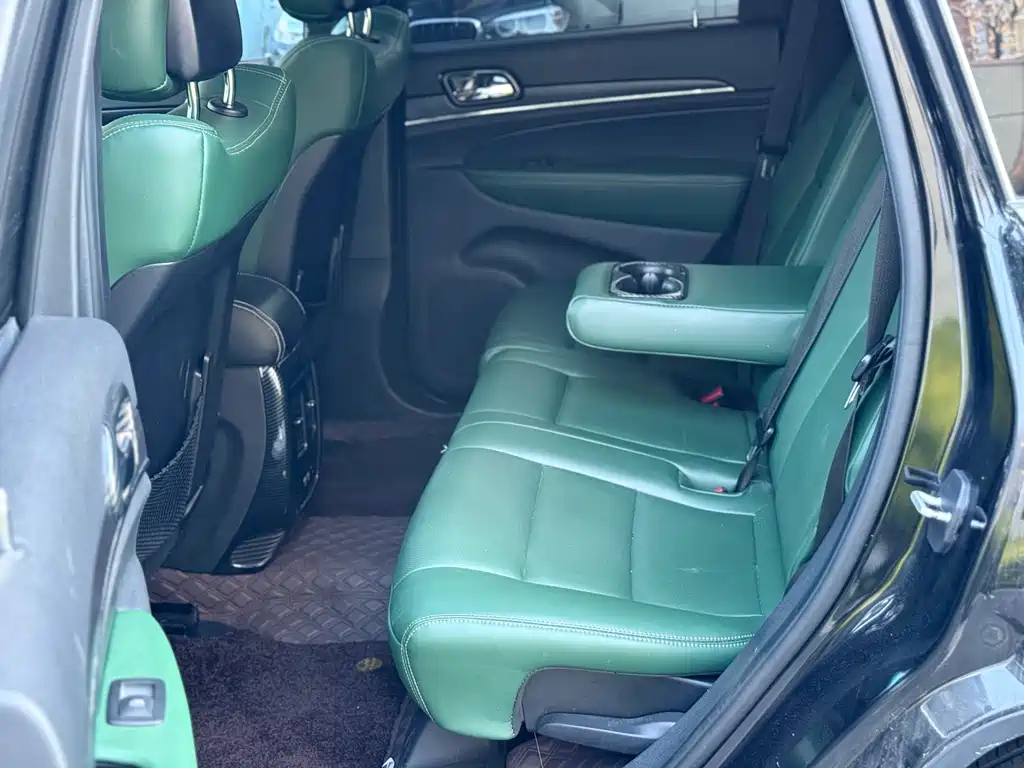 Jeep Grand Cherokee (Import) — миниатюра 9