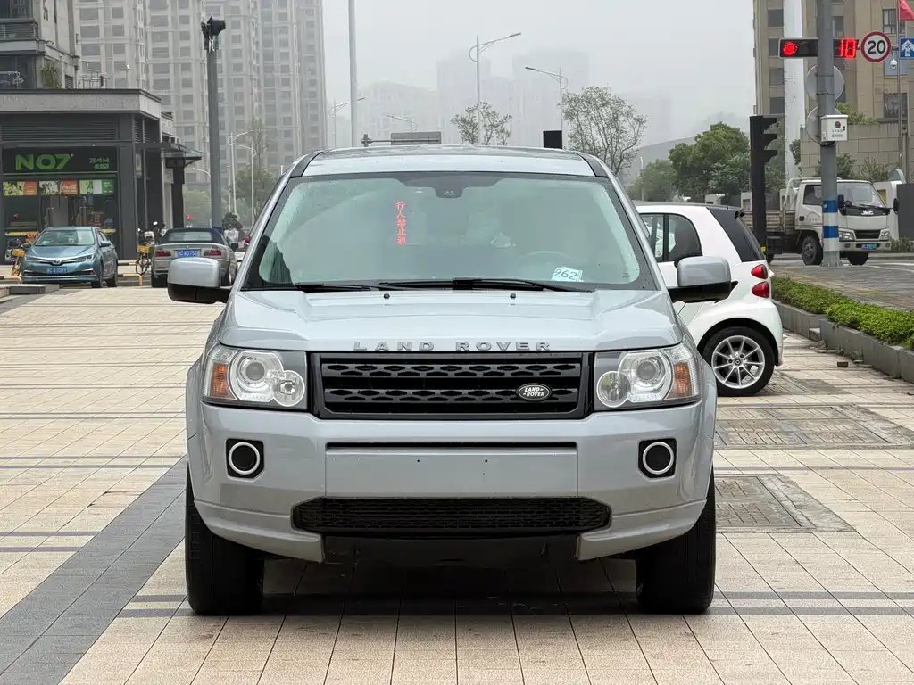Land Rover 2 012 2.0T Si4 SE