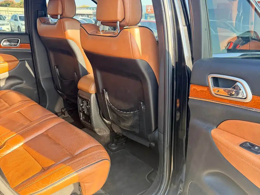 Jeep Grand Cherokee (Import) — миниатюра 15