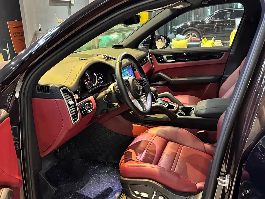 Porsche Cayenne — миниатюра 7