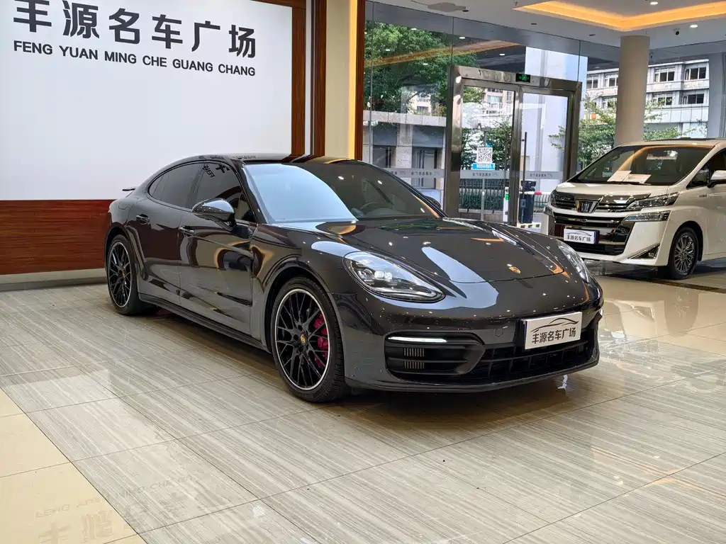 PORSCHE PANAMERA