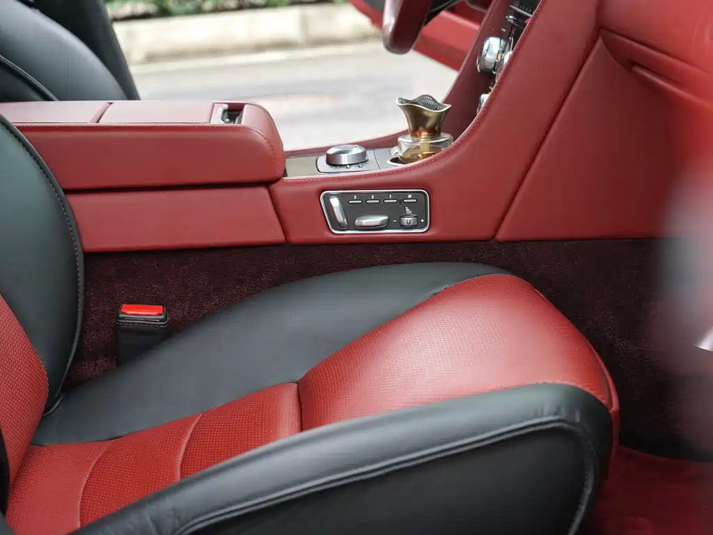 Aston Martin Rapide — миниатюра 15