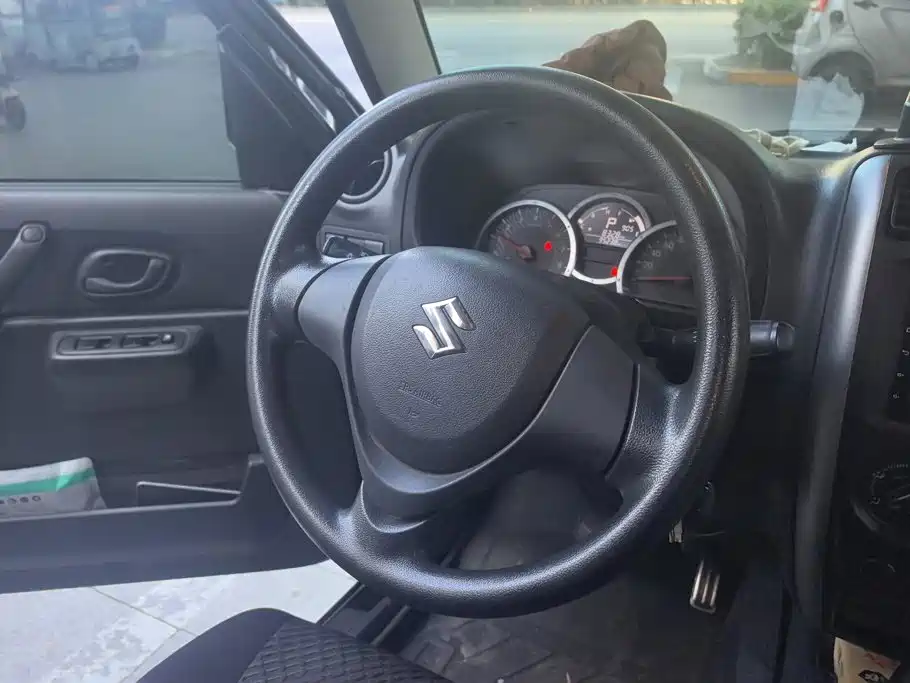 Suzuki Jimny — миниатюра 15