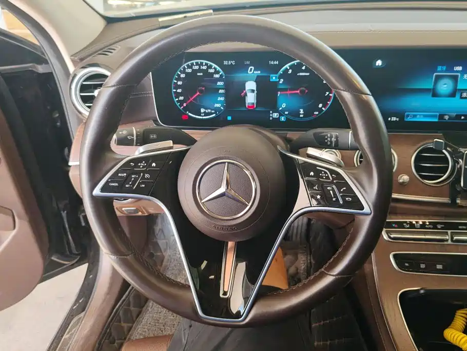 Mercedes-Benz E-Class — миниатюра 15