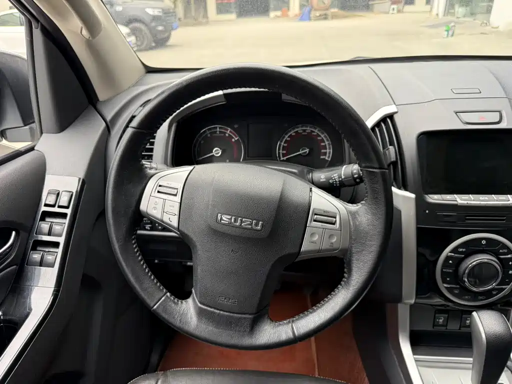 ISUZU MU X SHEPHERD RANGER