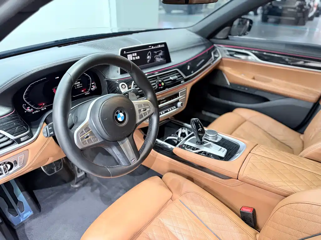 BMW 7 Series — миниатюра 8
