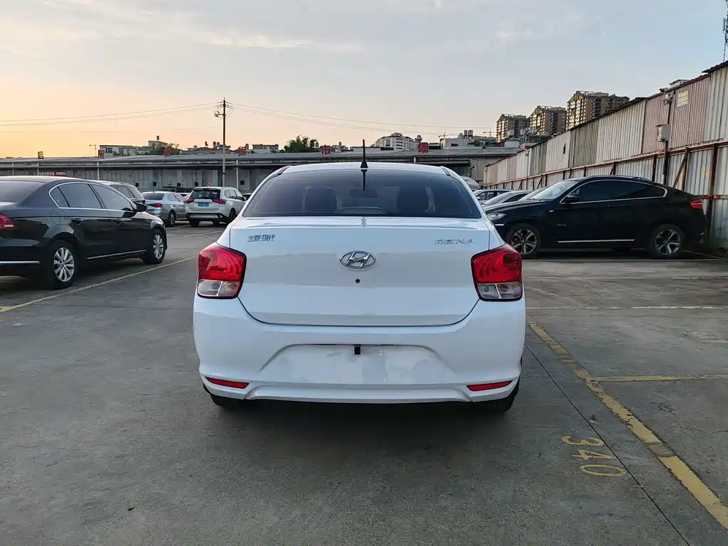 Hyundai Verna — миниатюра 5