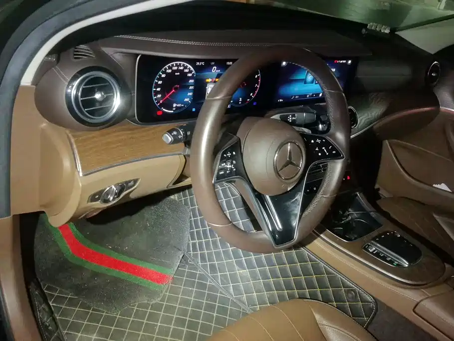 Mercedes-Benz E-Class — миниатюра 12