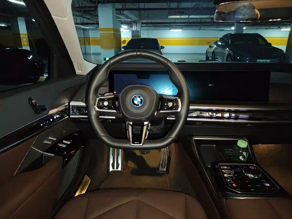 BMW i7 — миниатюра 3