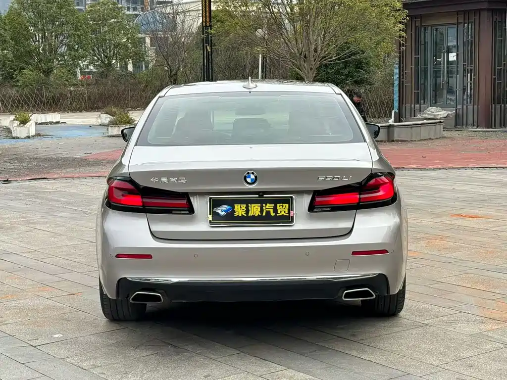 BMW 5 SERIES