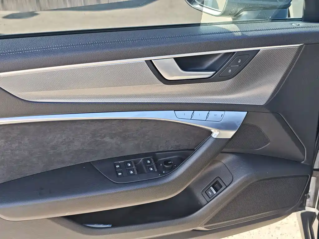 Audi A6L — миниатюра 12