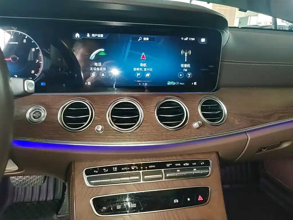 Mercedes-Benz E-Class — миниатюра 13