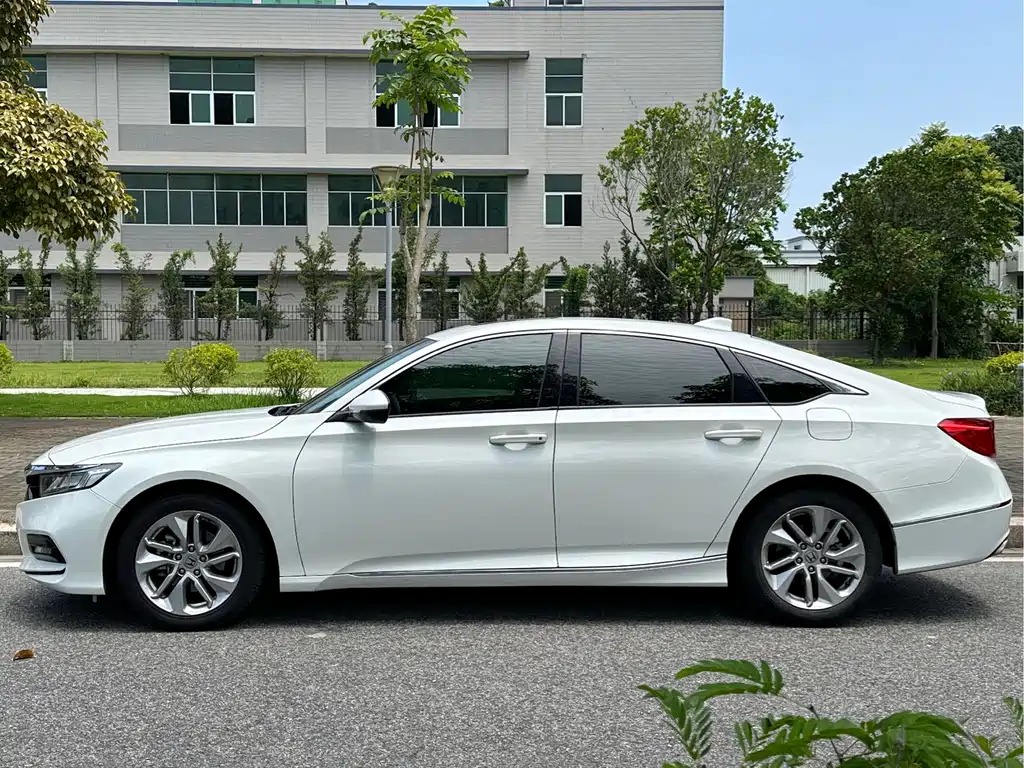 Honda Accord — миниатюра 14