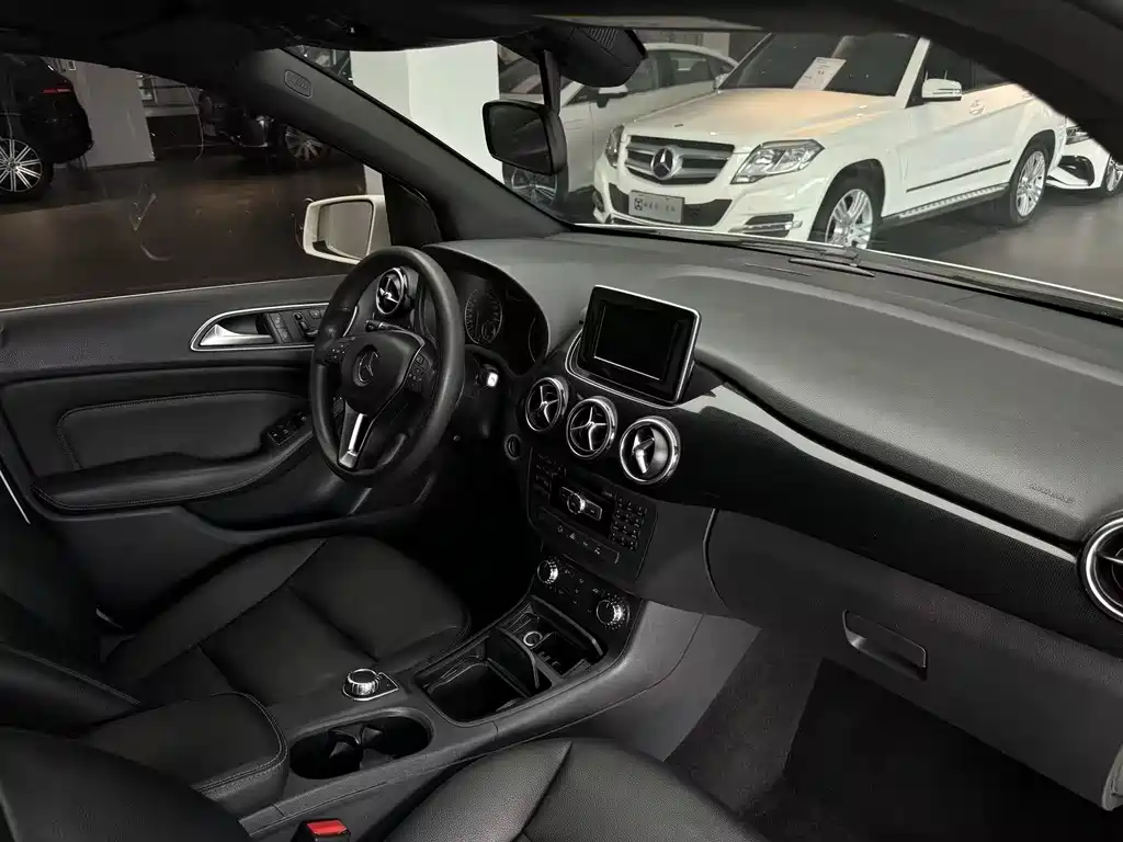 Mercedes-Benz B-Class — миниатюра 12
