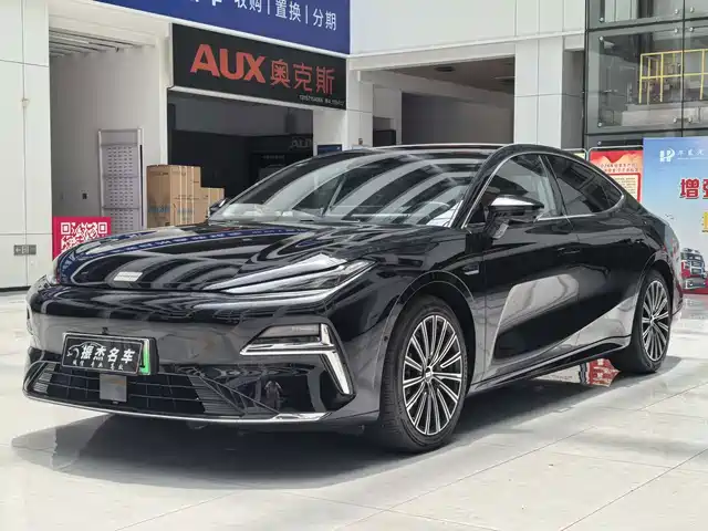2025 Geely Galaxy Xingyao 8