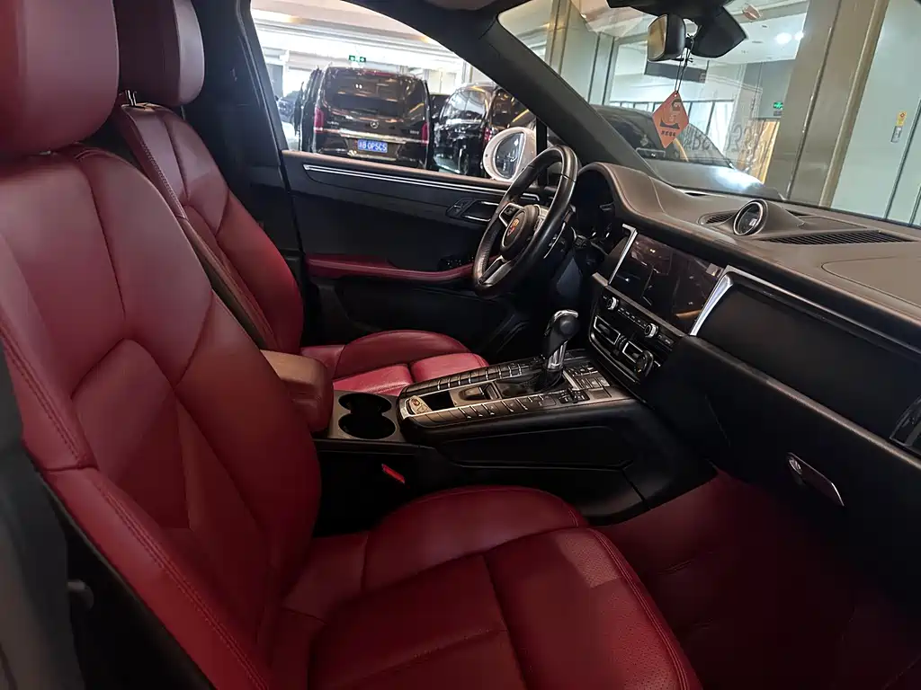 Porsche Macan — миниатюра 9