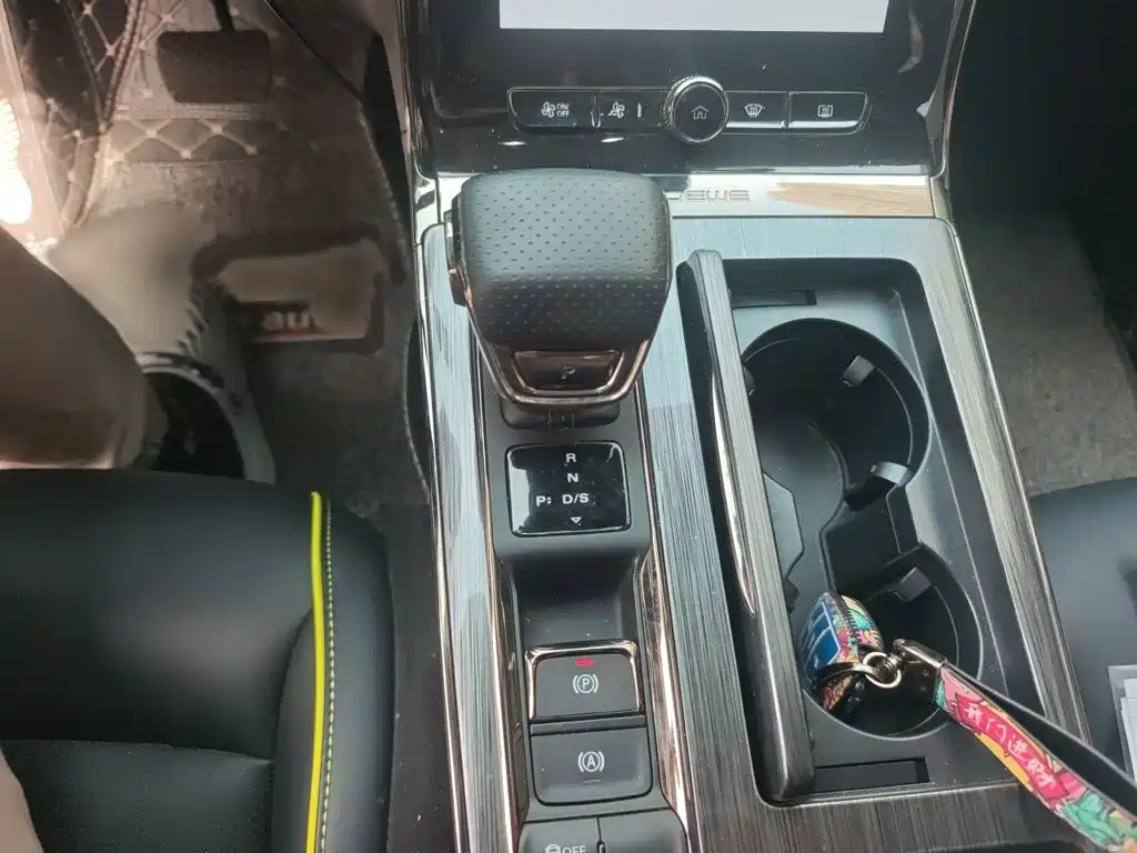 Roewe RX5 — миниатюра 7