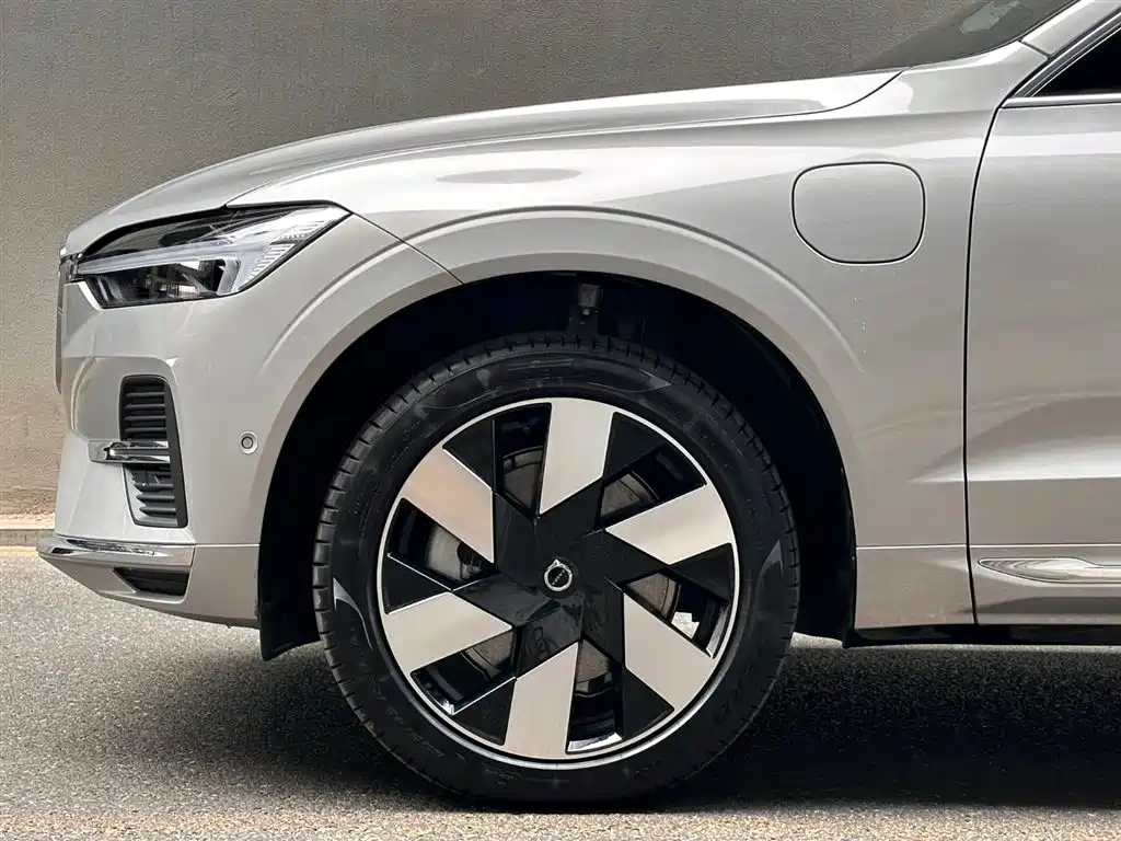 VOLVO XC60 PLUG IN HYBRID