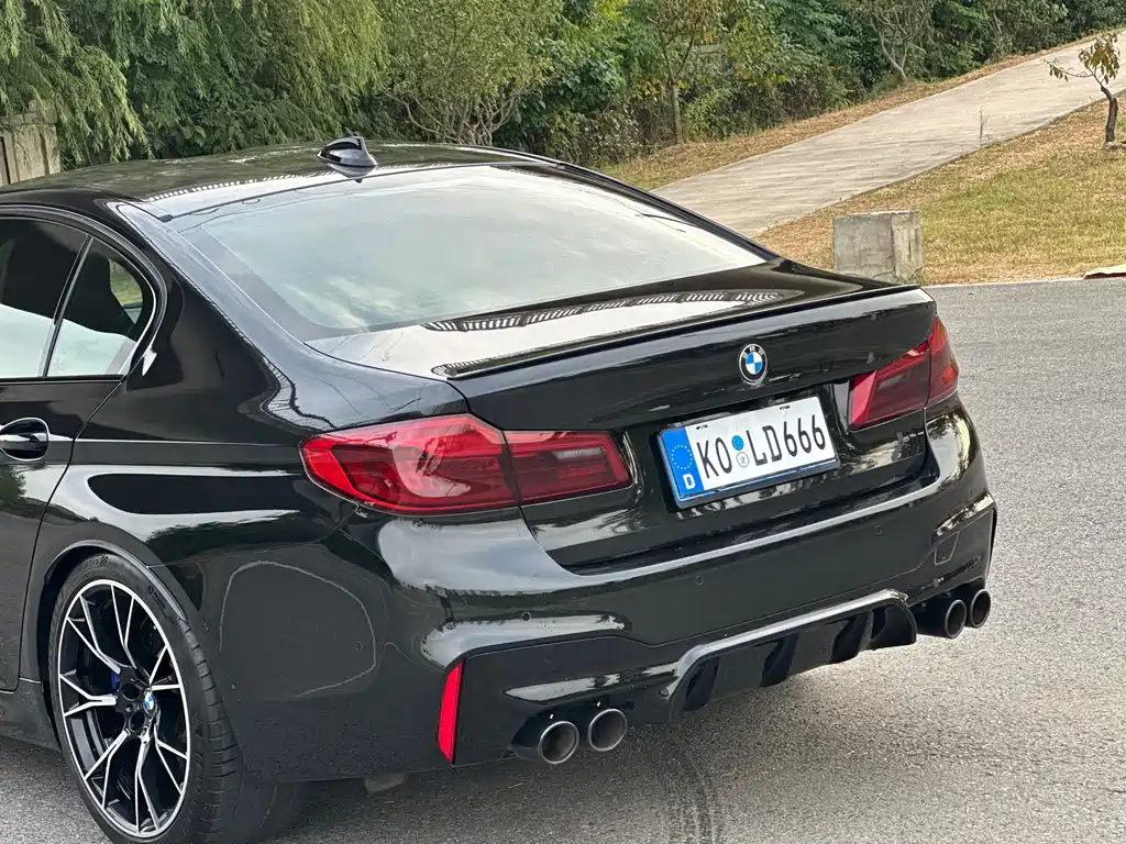 BMW M5 — миниатюра 9