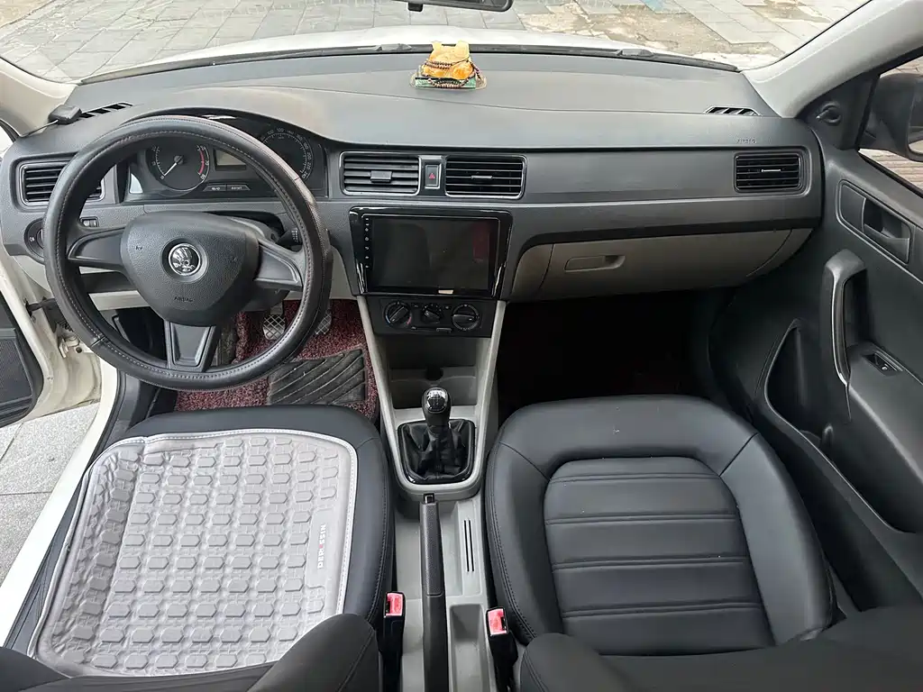 Skoda Rapid — миниатюра 12