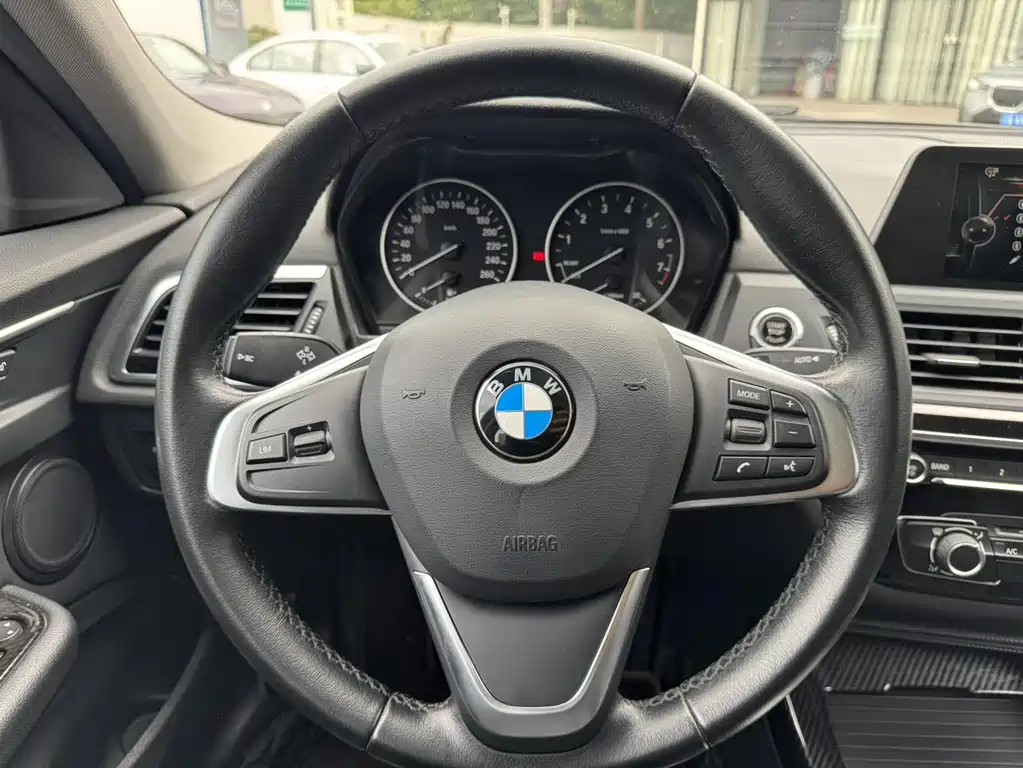 BMW 1 Series — миниатюра 12