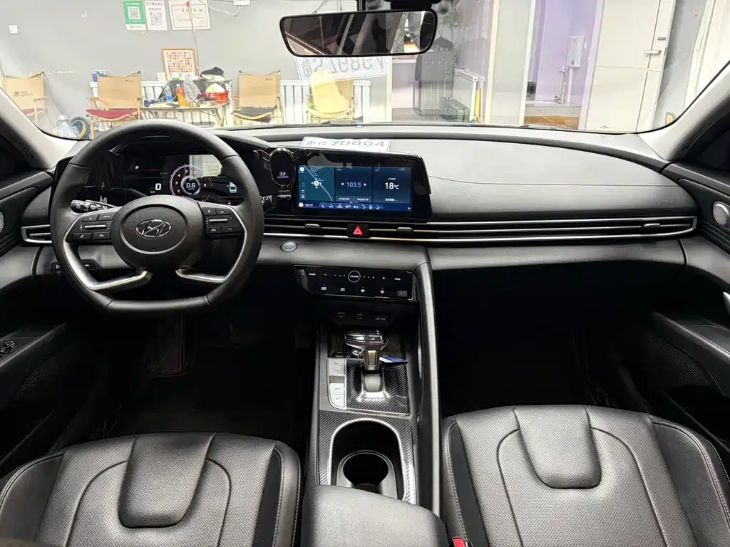 Hyundai Elantra — миниатюра 9