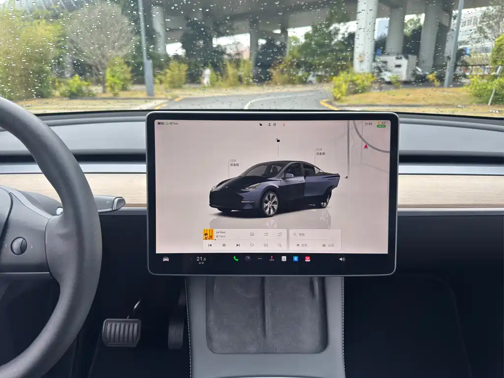 TESLA MODEL Y