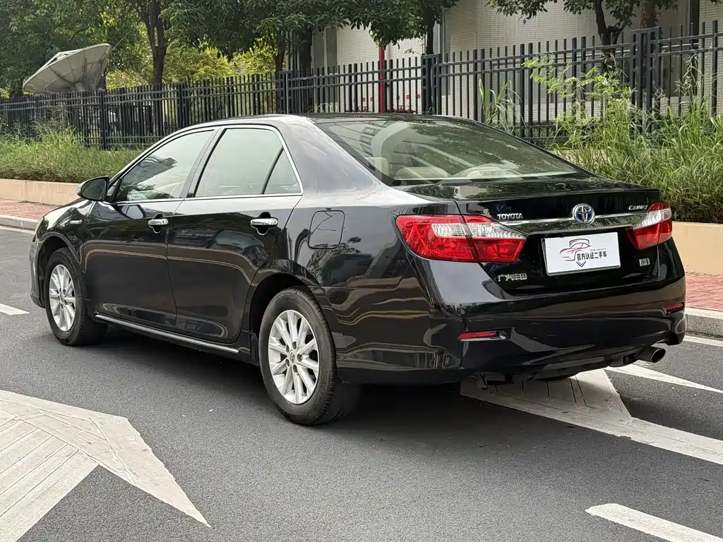 Toyota Camry — миниатюра 16