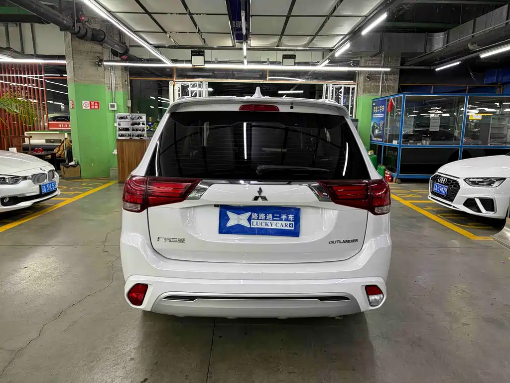 Mitsubishi Outlander — миниатюра 6