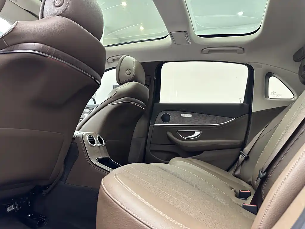 Mercedes-Benz E-Class — миниатюра 14