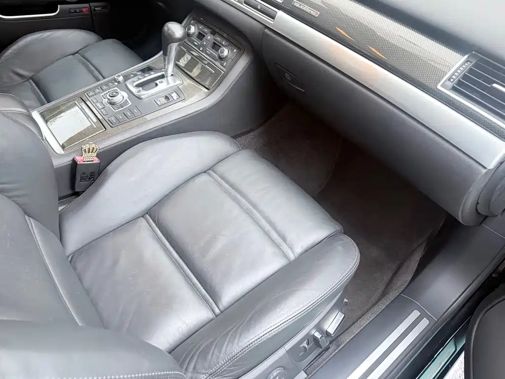 Audi S8 — миниатюра 9