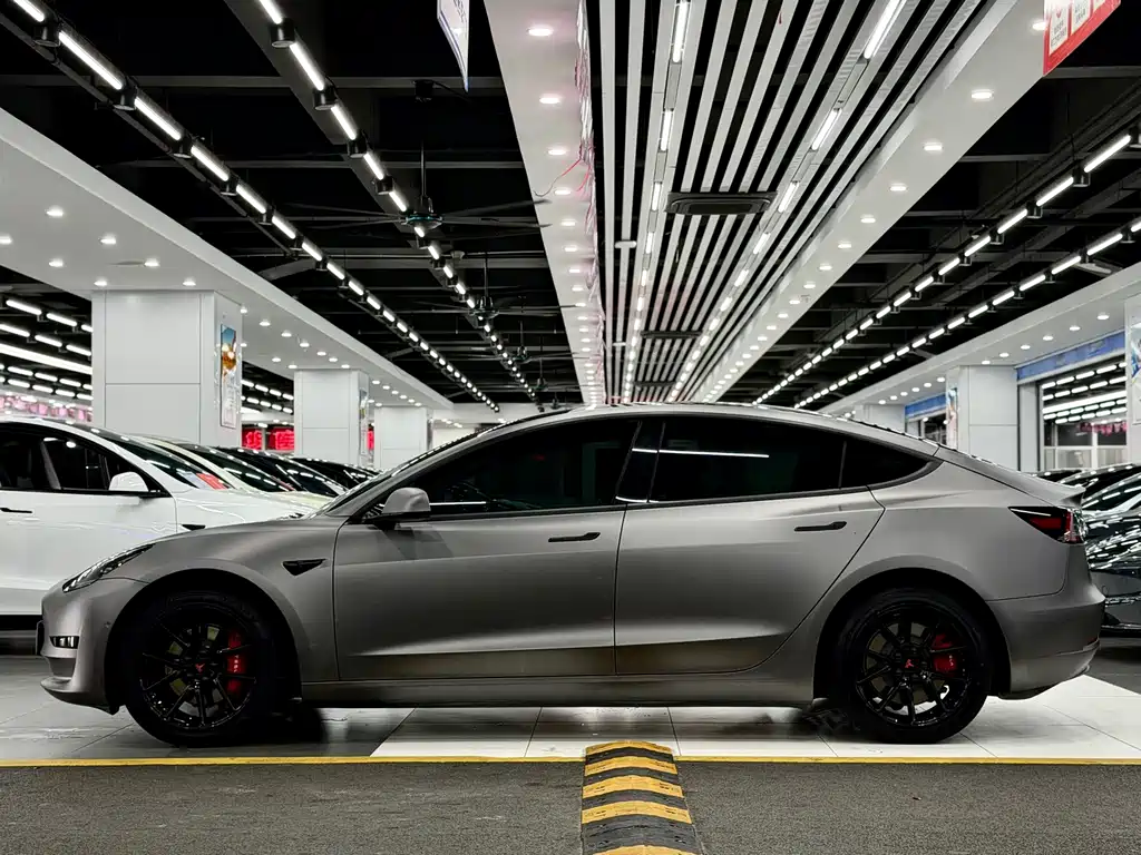 Tesla Model 3 — миниатюра 7
