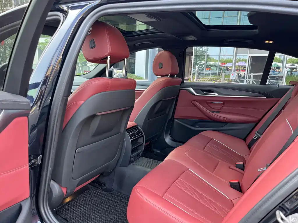 BMW 5 Series — миниатюра 11