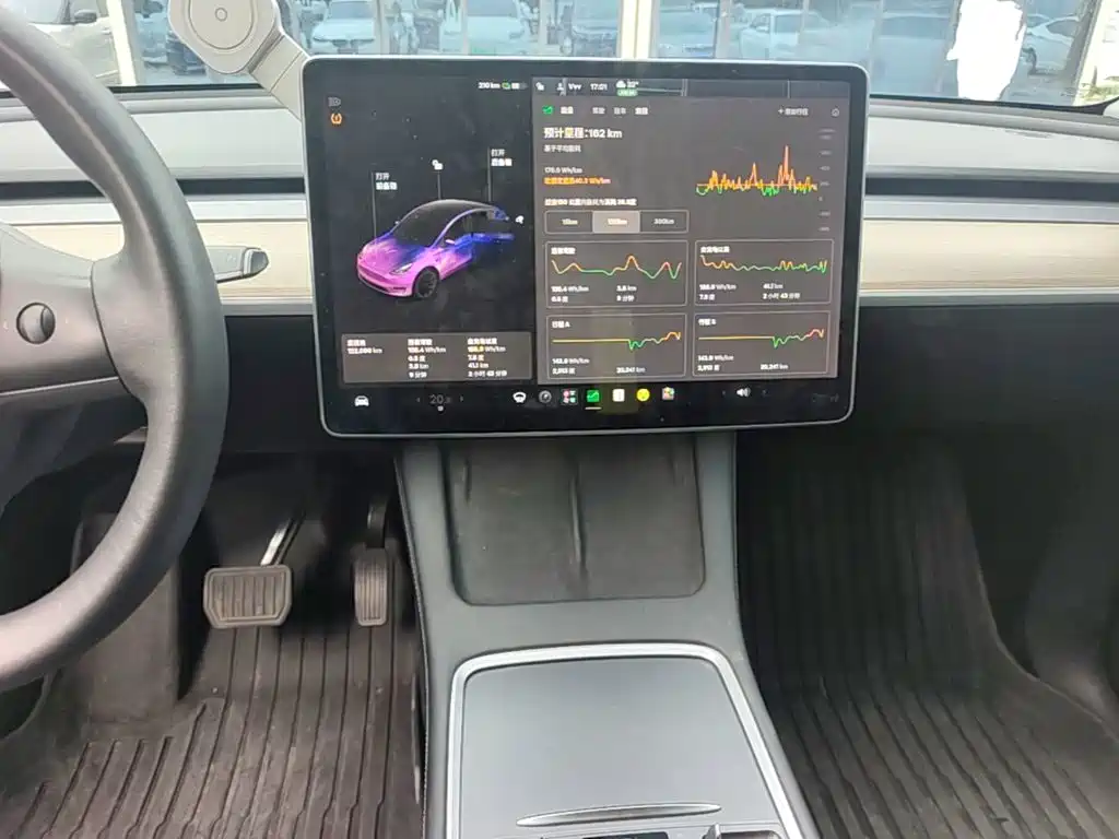 Tesla Model Y — миниатюра 18